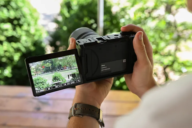 معرفی دوربین نیکون (Nikon ZR) : یک مدل سینمایی با همکاری Red